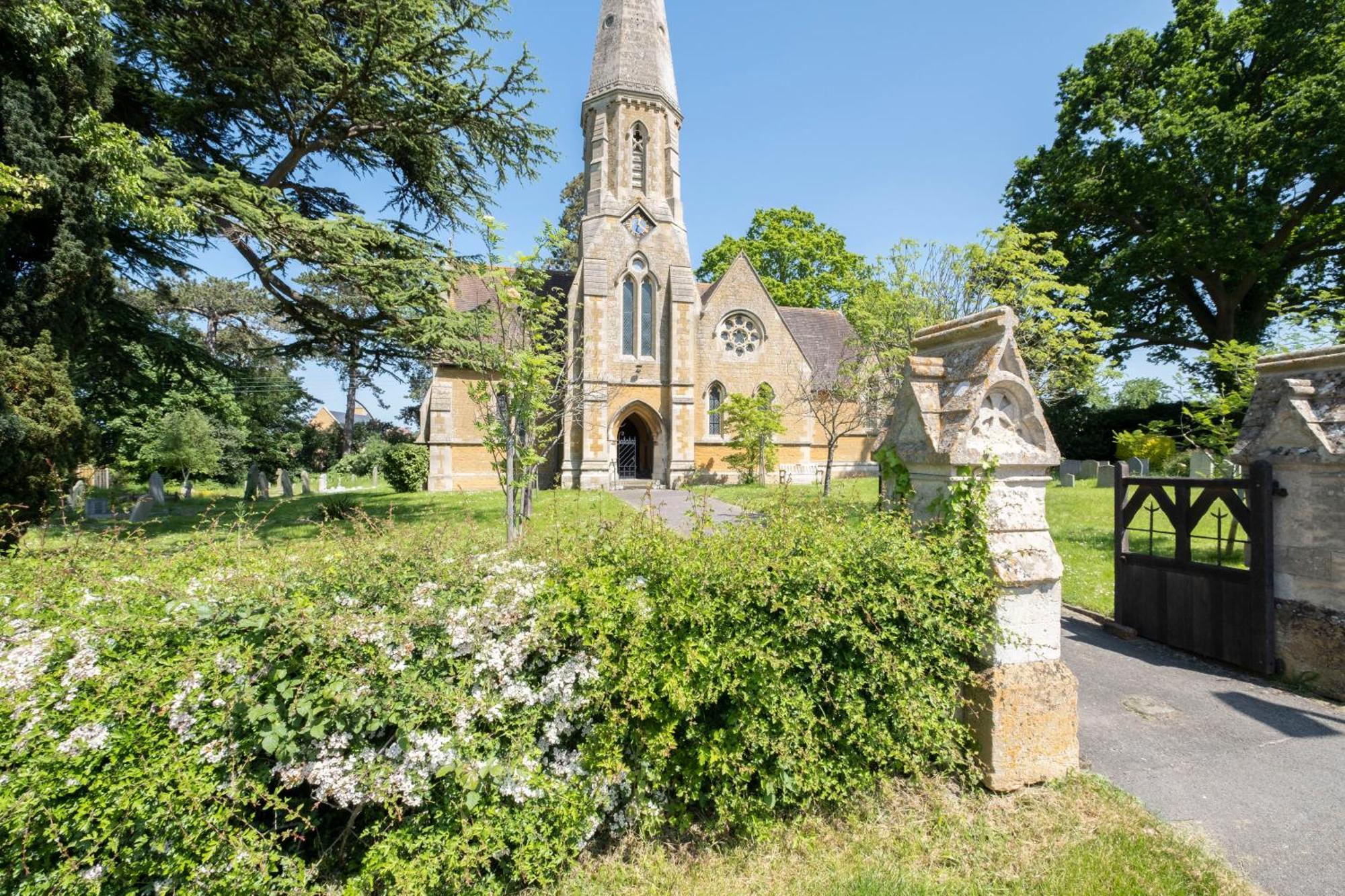 Stunning 3 Bed 2 Bath Detached Village Home Cheltenham Esterno foto